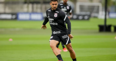 Com João Pedro em adaptação, Corinthians deve ter Du Queiroz na vaga de Fagner para clássico Com João Pedro em adaptação, Corinthians deve ter Du Queiroz na vaga de Fagner para clássico