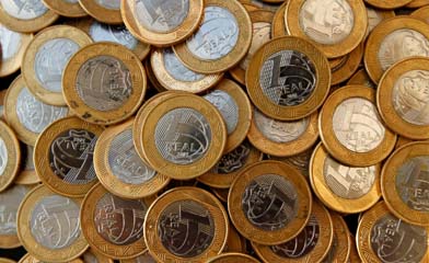 Brasil cai e encerra